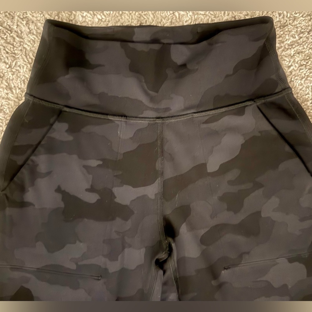 Lululemon Align Black Camo High-Waisted Joggers with Pockets - Like New - Size 2 - Picture 4 of 7